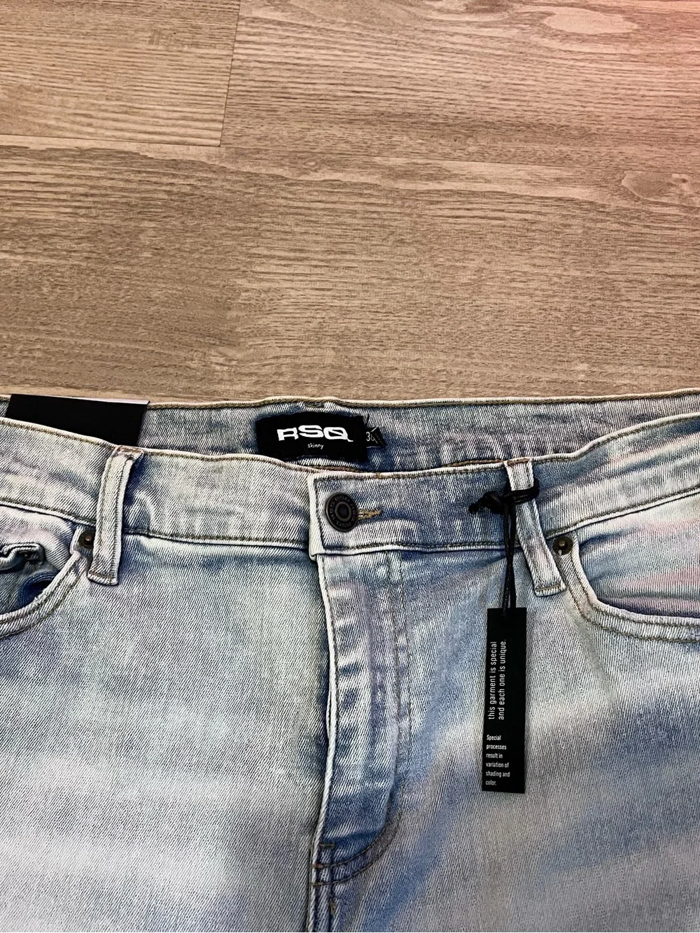 NEW WITH TAGS RSQ TILYS SKINNY LIGHT WASH JEANS
